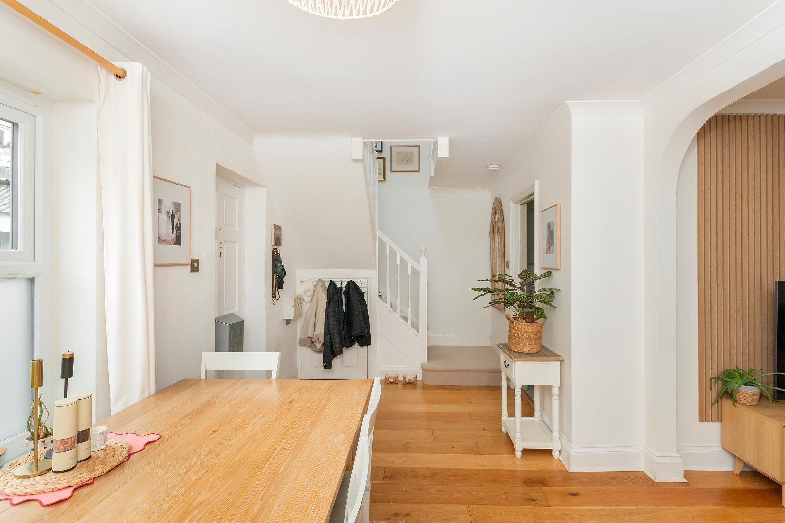 Quarry steps clifton 33203822 1 q1 scn dining room a