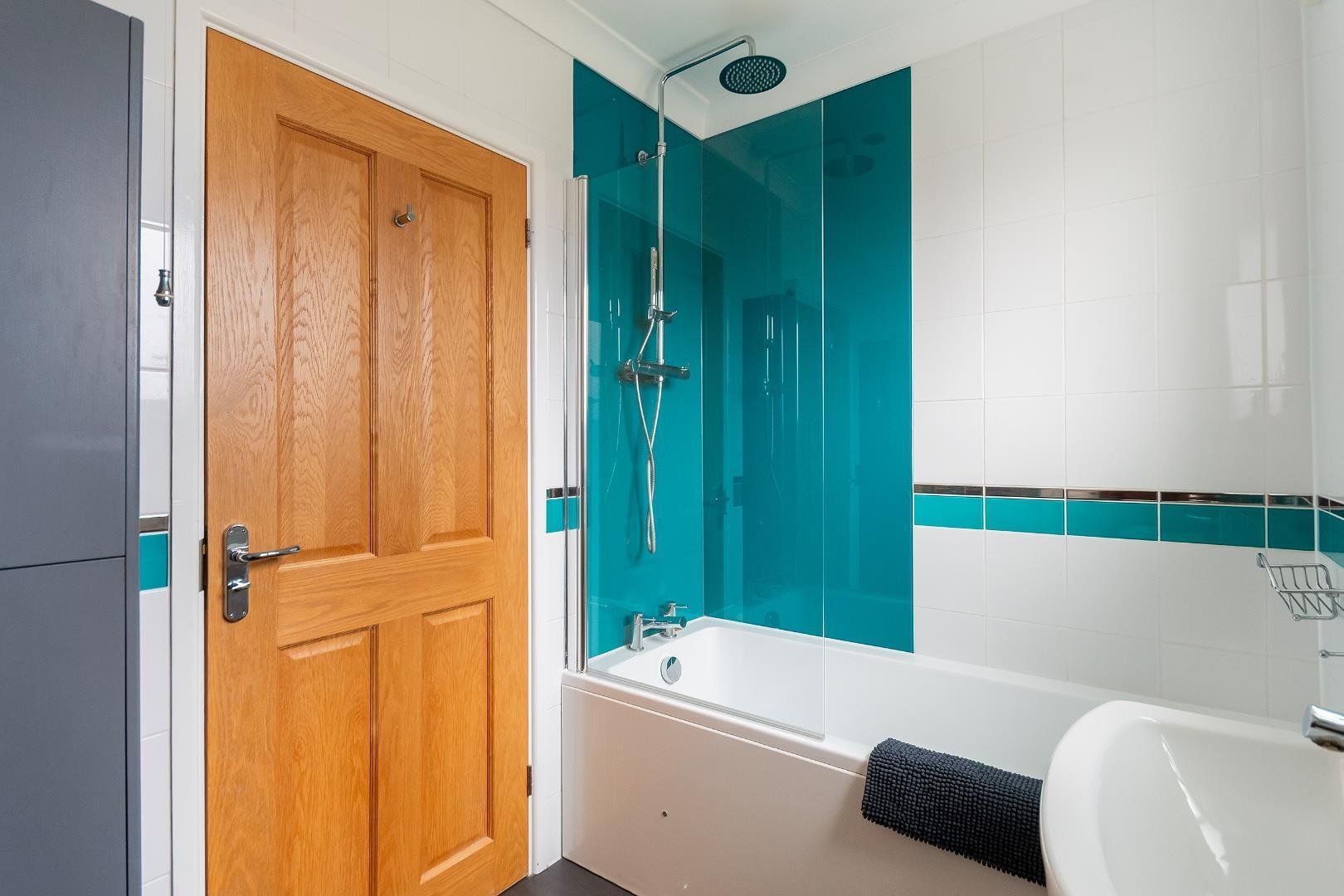 Queensholm drive downend 34455114 1 q8 dbh bathroom a