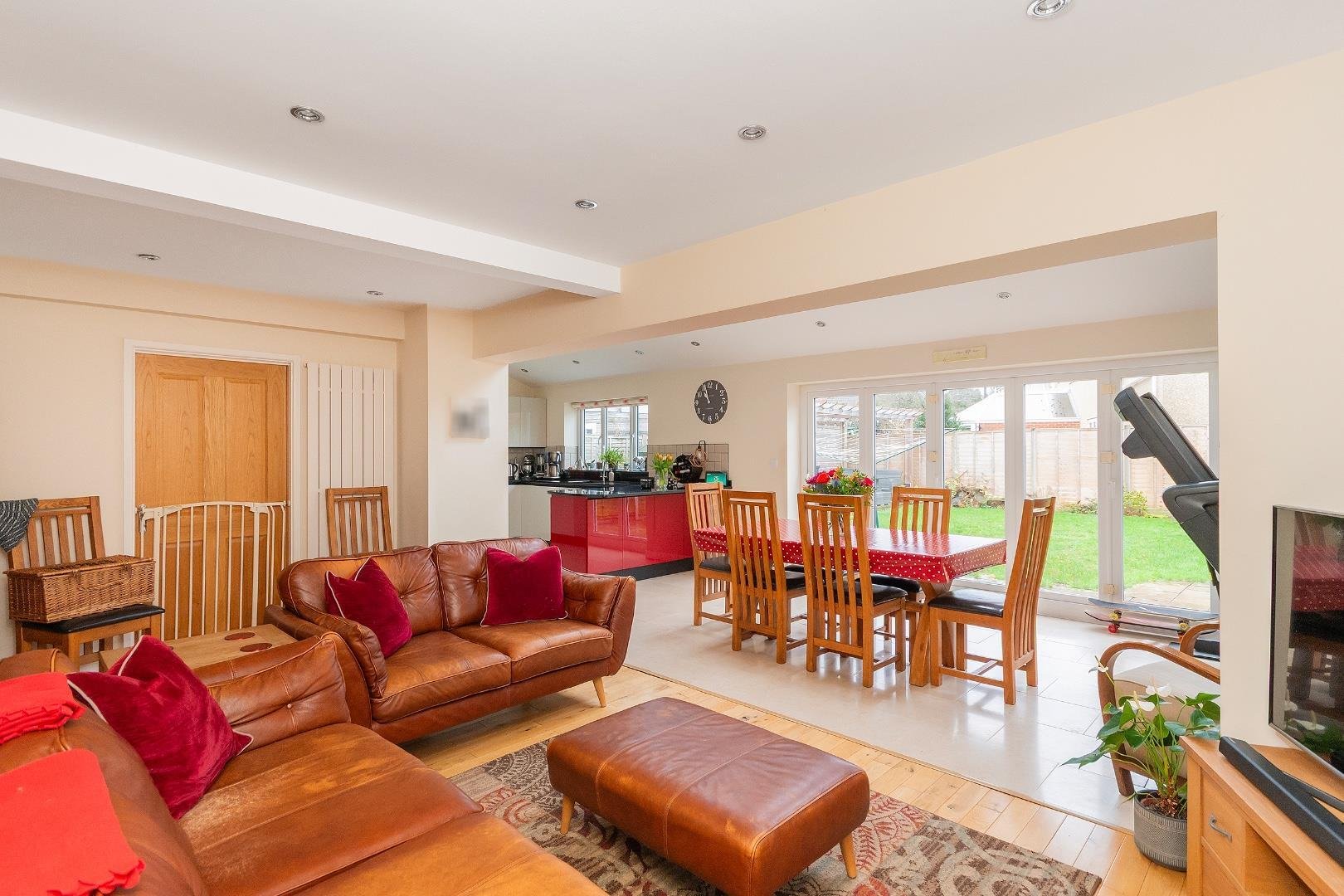 Queensholm drive downend 34455114 1 q8 dbh lounge a