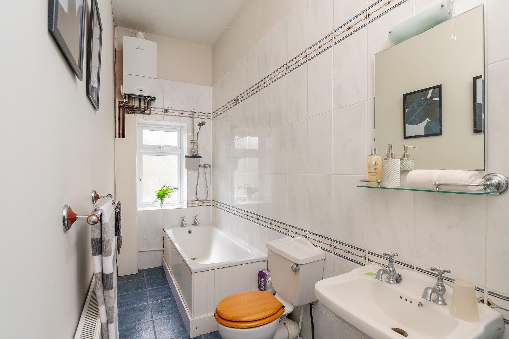 Redland road redland 33838127 h1 f2 f0 rrrd bathroom b