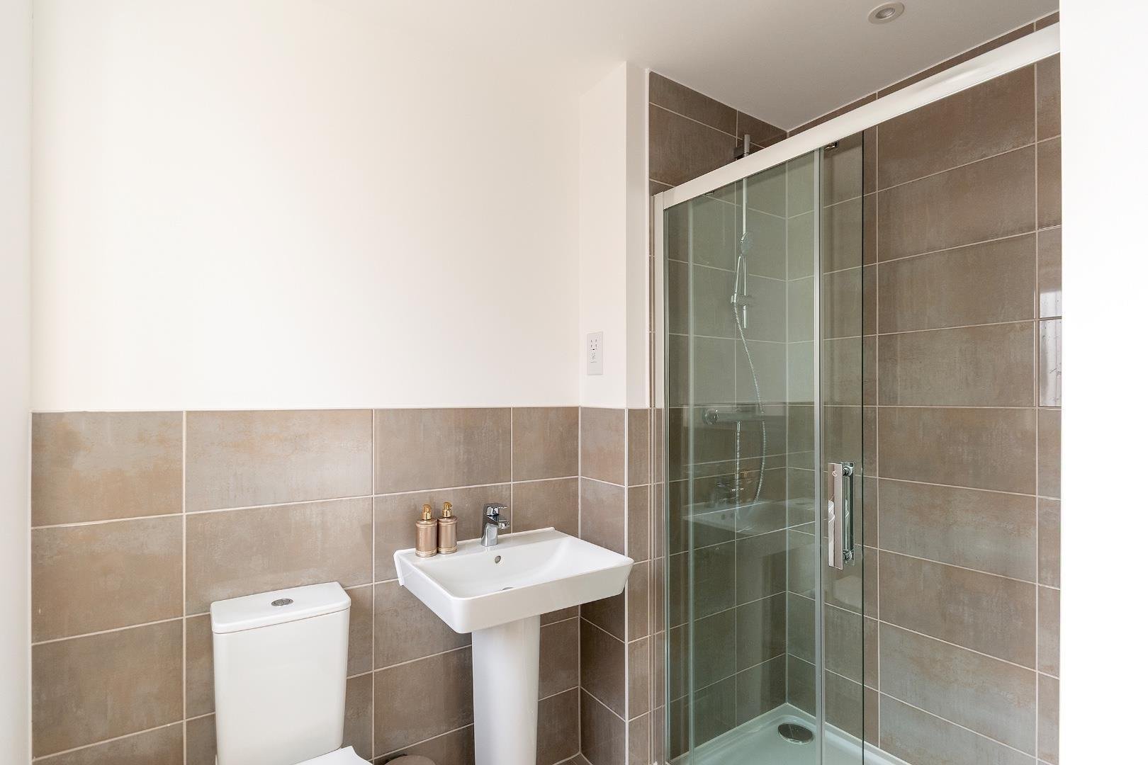 Ridings wood way barrow gurney 34536735 0 r9 wwbg ensuite d
