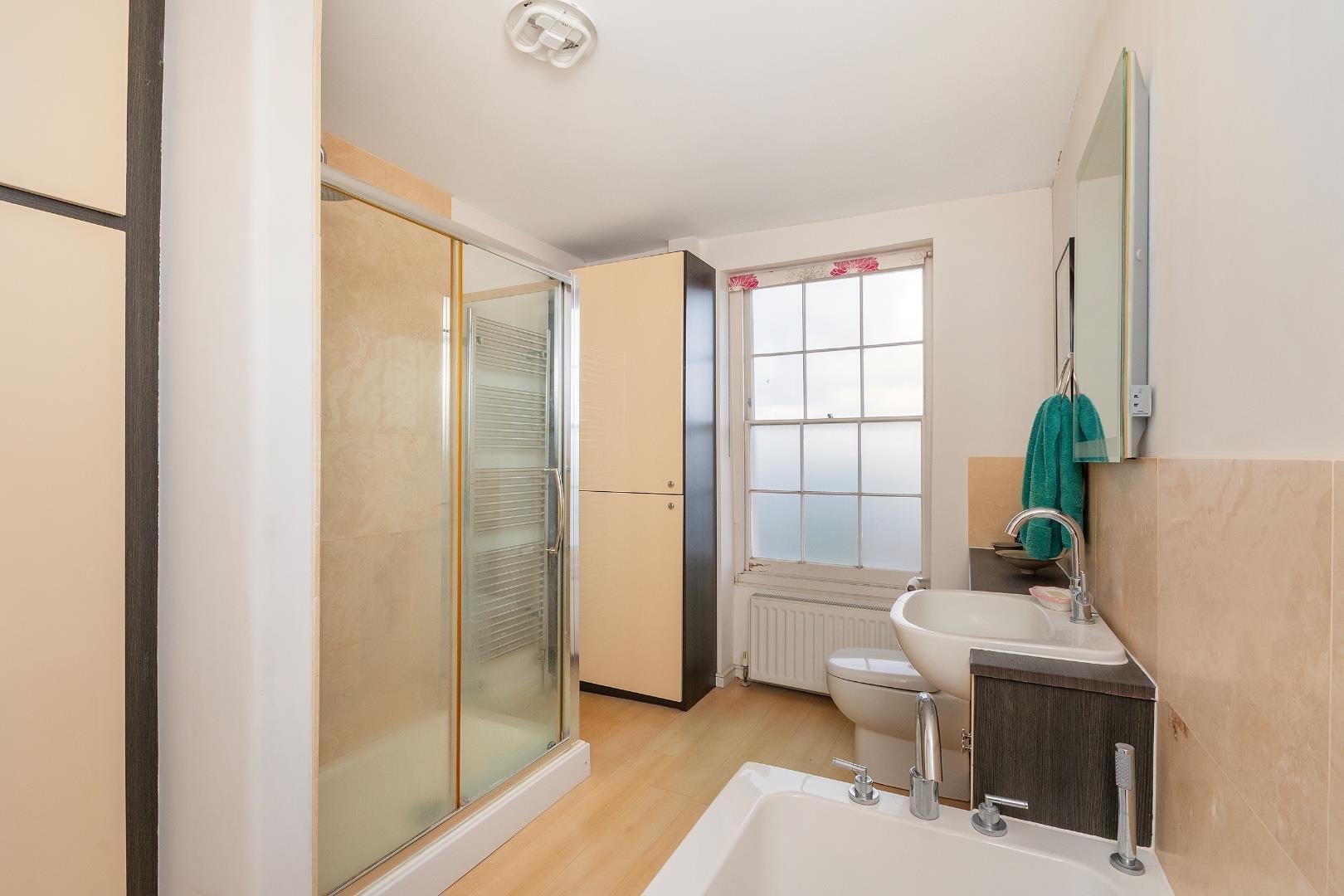 Somerset street kingsdown 34726789 1 s3 skn bathroom b