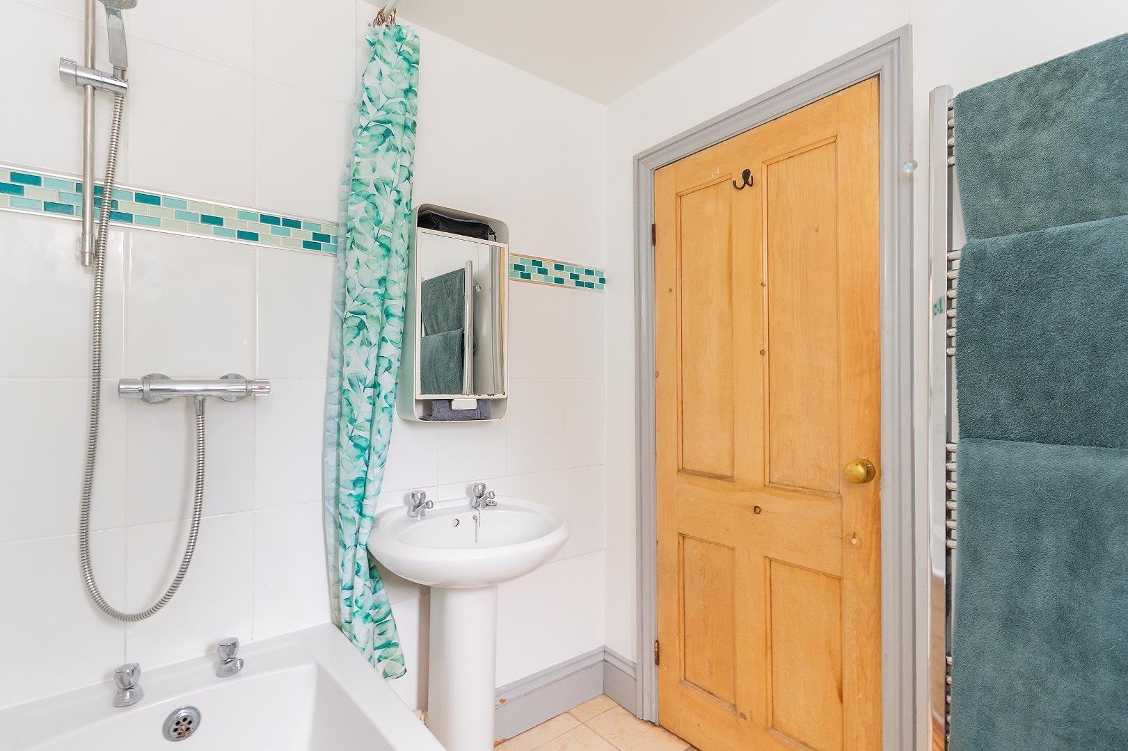 St lukes crescent totterdown 33486683 3 s6 lctn bathroom a