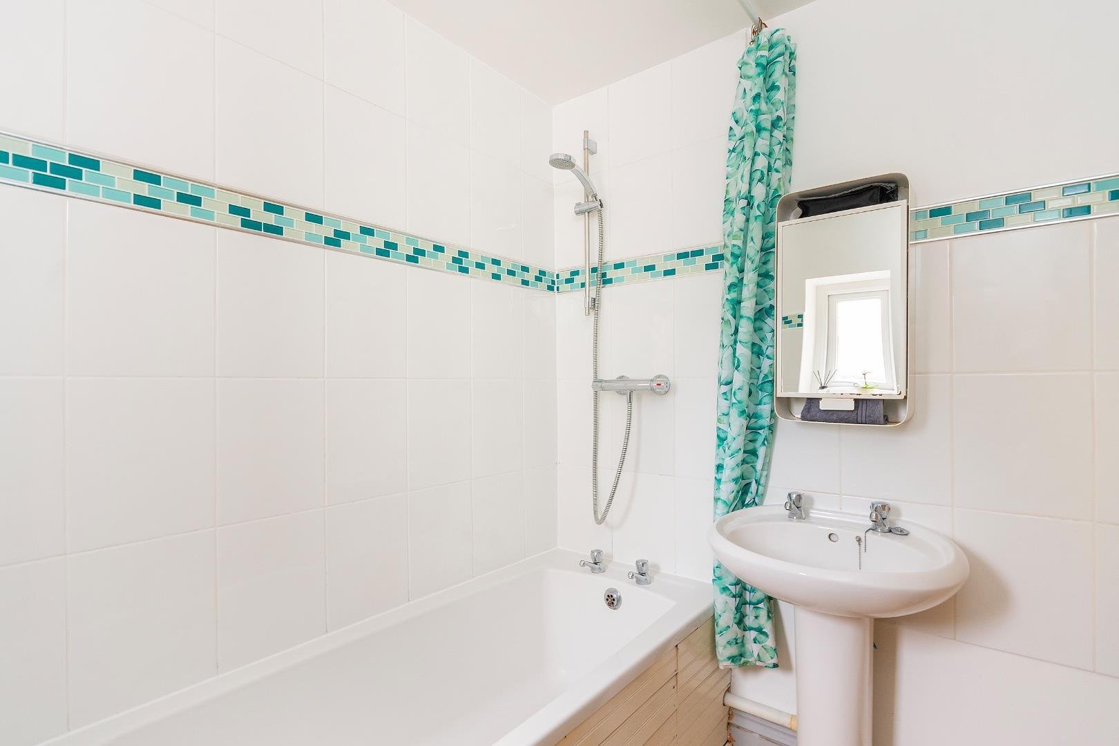St lukes crescent totterdown 33486683 3 s6 lctn bathroom b