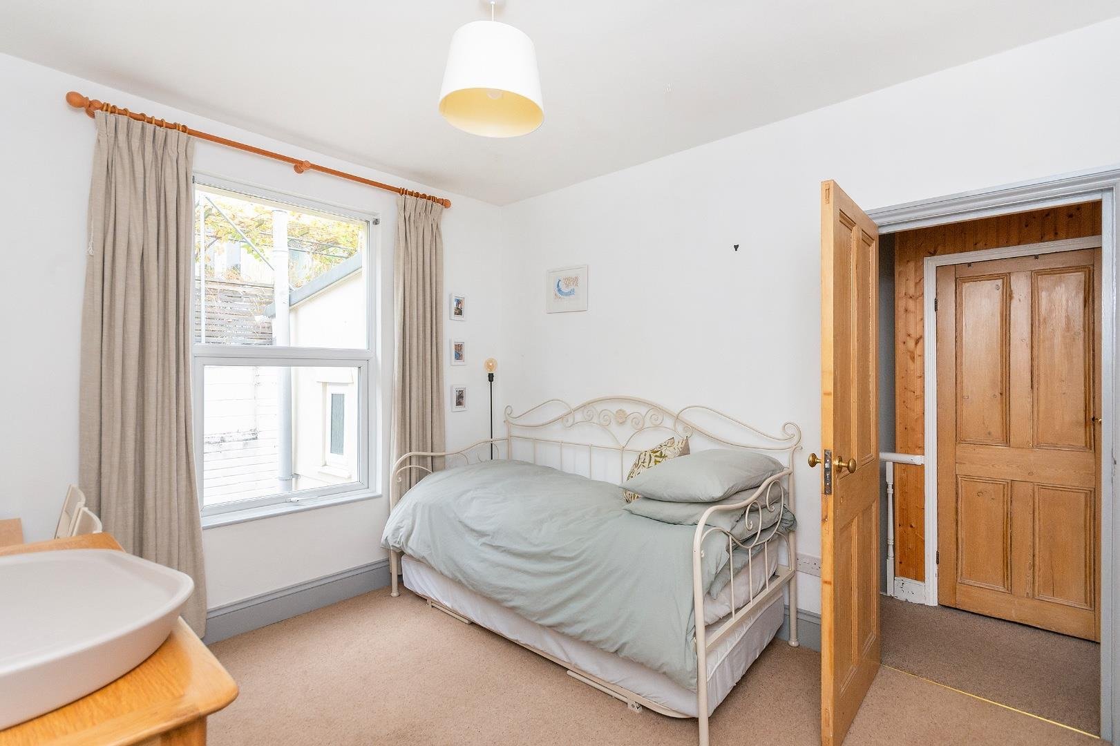St lukes crescent totterdown 33486683 3 s6 lctn bedroom b