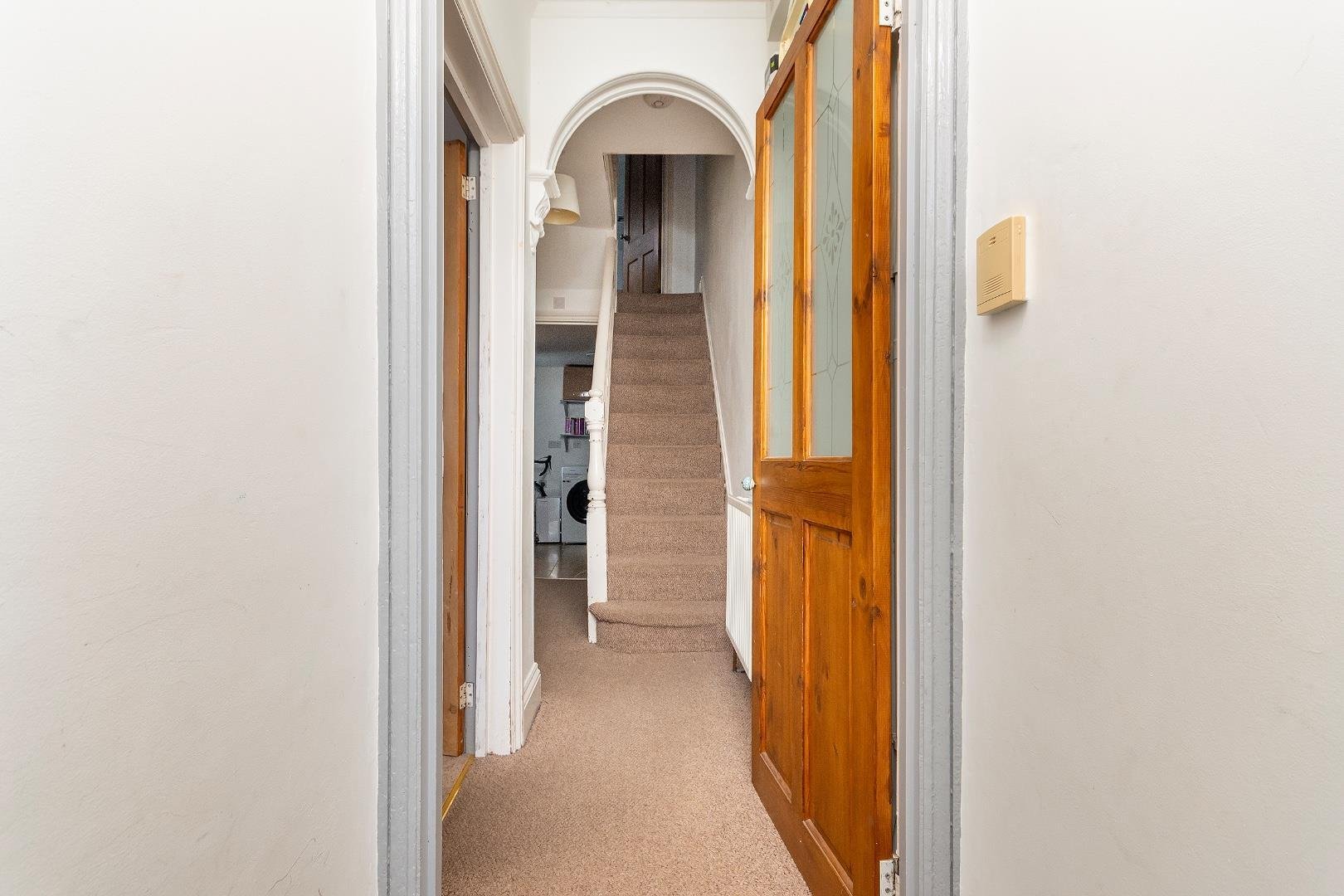 St lukes crescent totterdown 33486683 3 s6 lctn hallway b