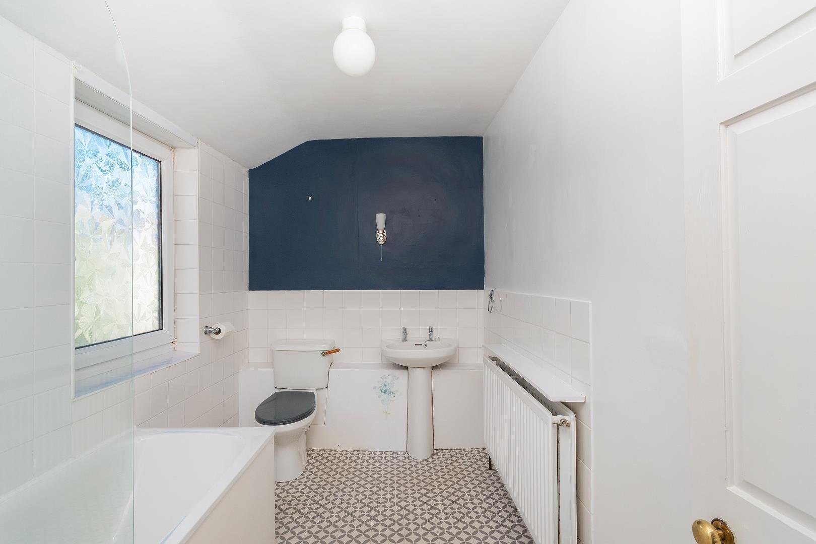 Stevens crescent totterdown 34158253 6 s1 ctn bathroom c