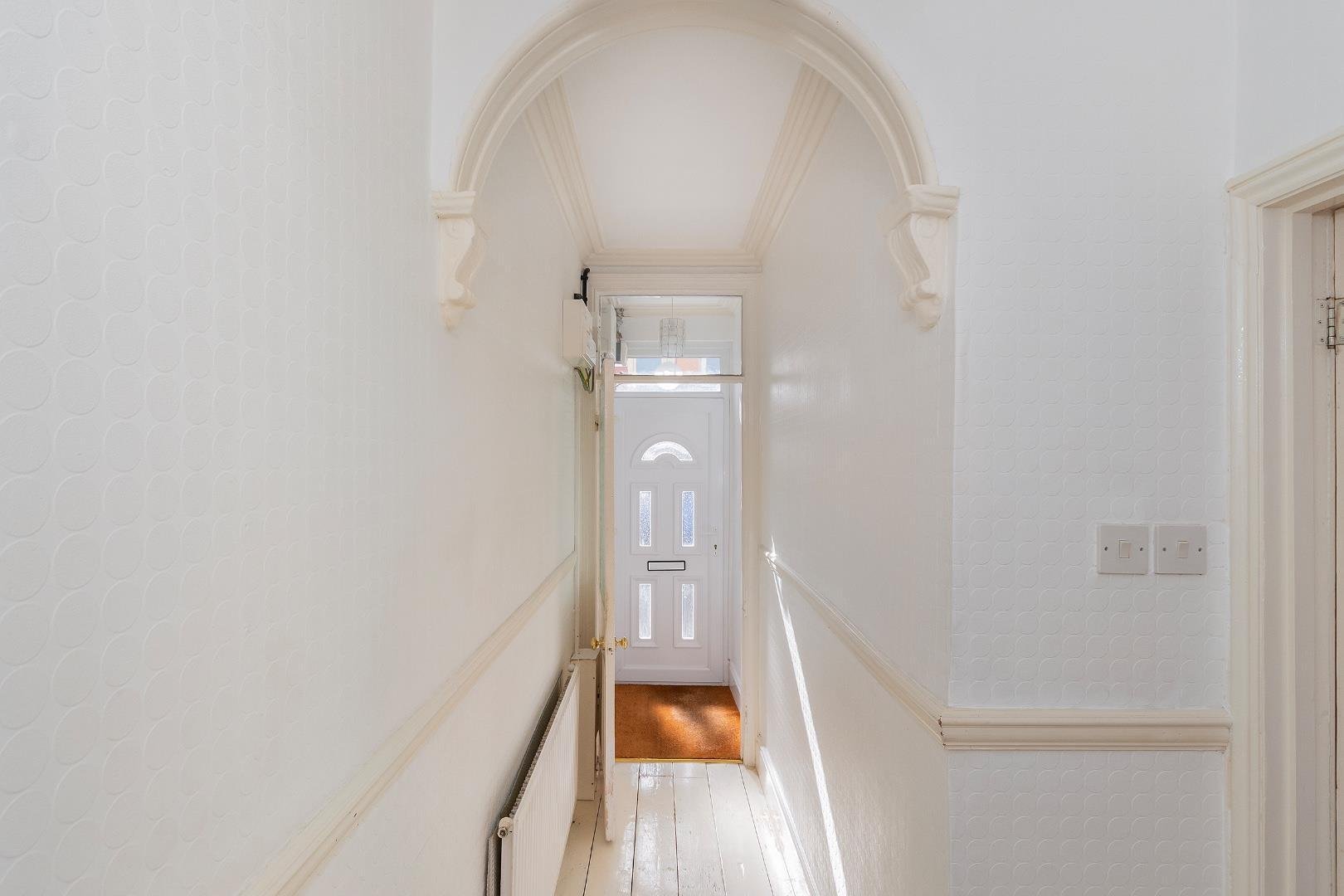 Stevens crescent totterdown 34158253 6 s1 ctn hallway b