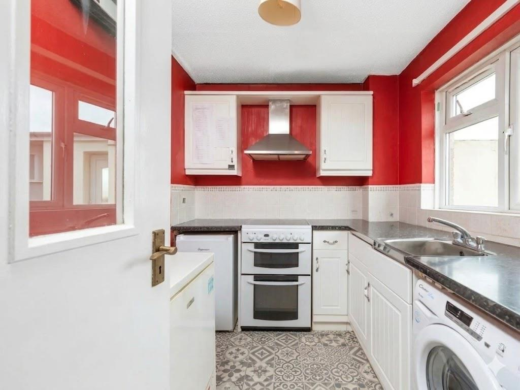 Tarnock avenue whitchurch 34739482 tarnock kitchen