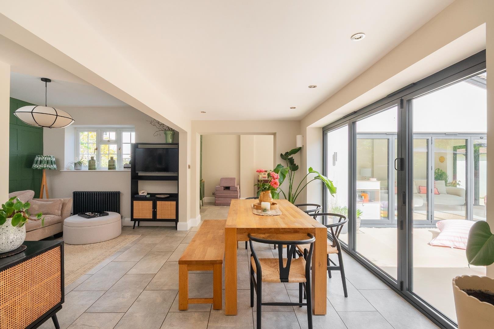 The avenue clevedon 34675052 1 t8 acn dining area b