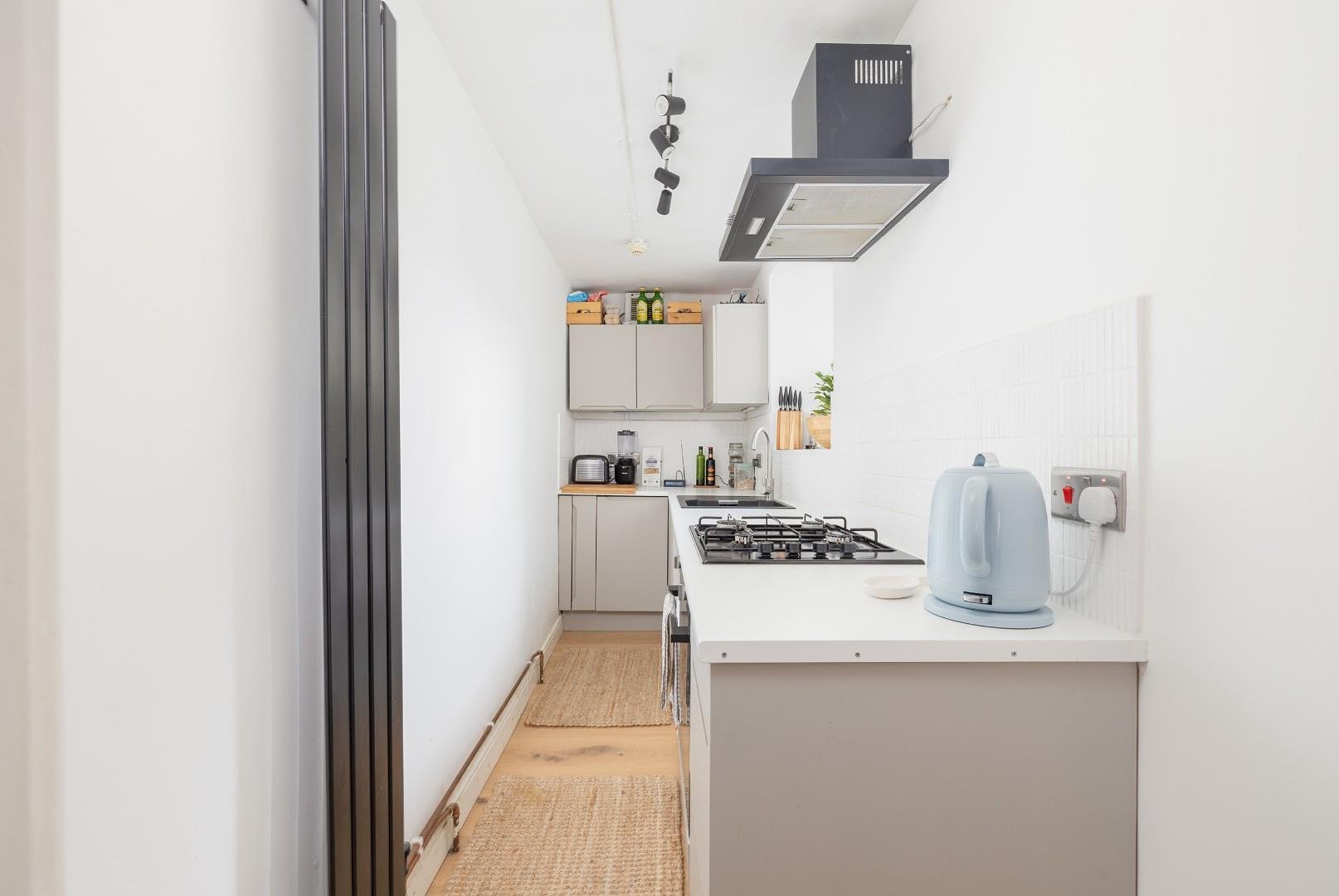 Victoria walk cotham 33274198 cd7 a2318