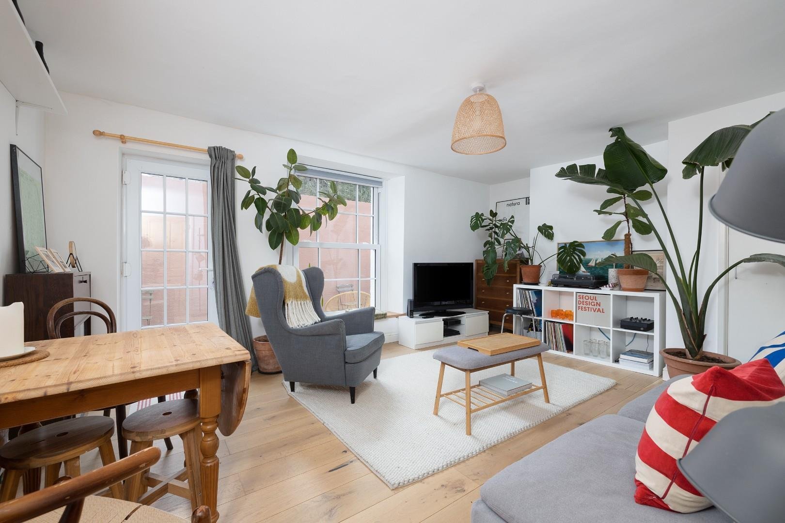 Victoria walk cotham 33274198 cd7 a2348
