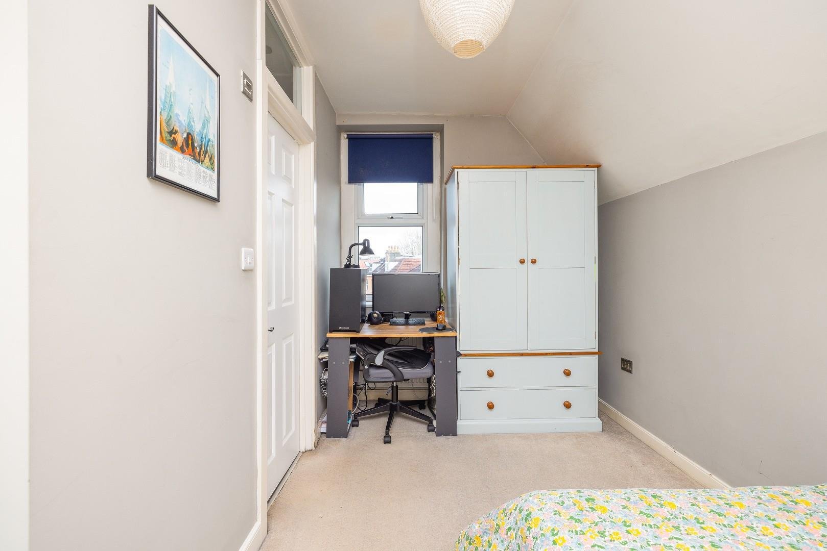 Warwick road redland 34365998 char0621
