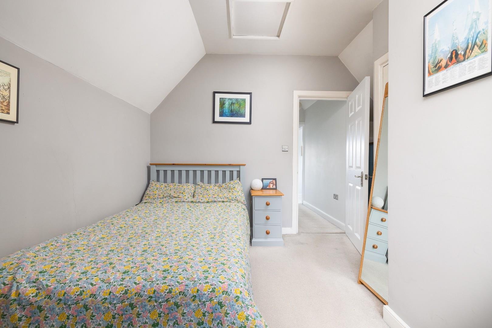 Warwick road redland 34365998 char0628
