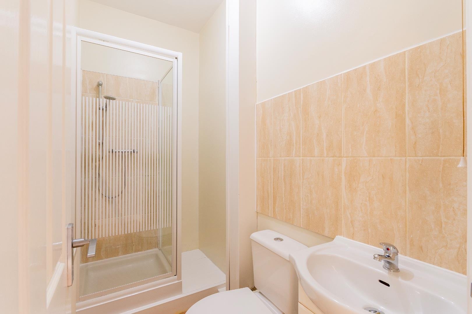 Whitehall road whitehall 34789053 4 w9 r5 awh bathroom a