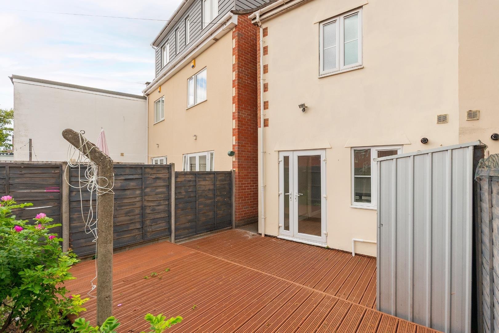 Whitehall road whitehall 34789053 4 w9 r5 awh external b