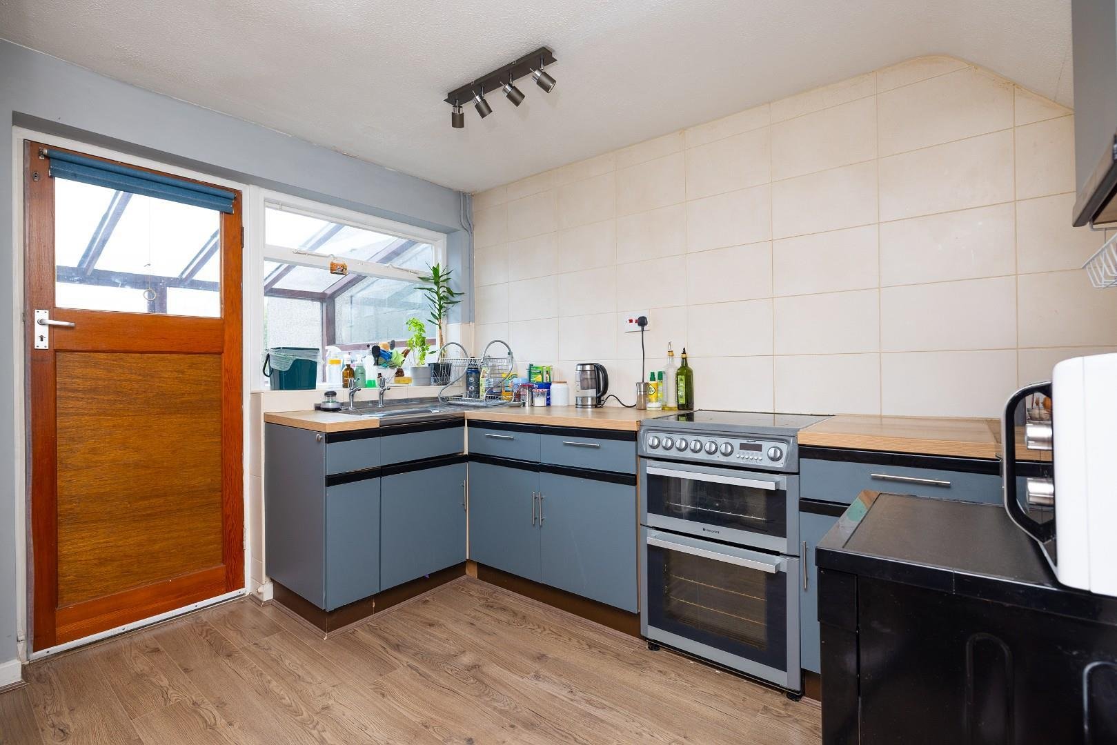 Willis road kingswood 34065445 014 a2392