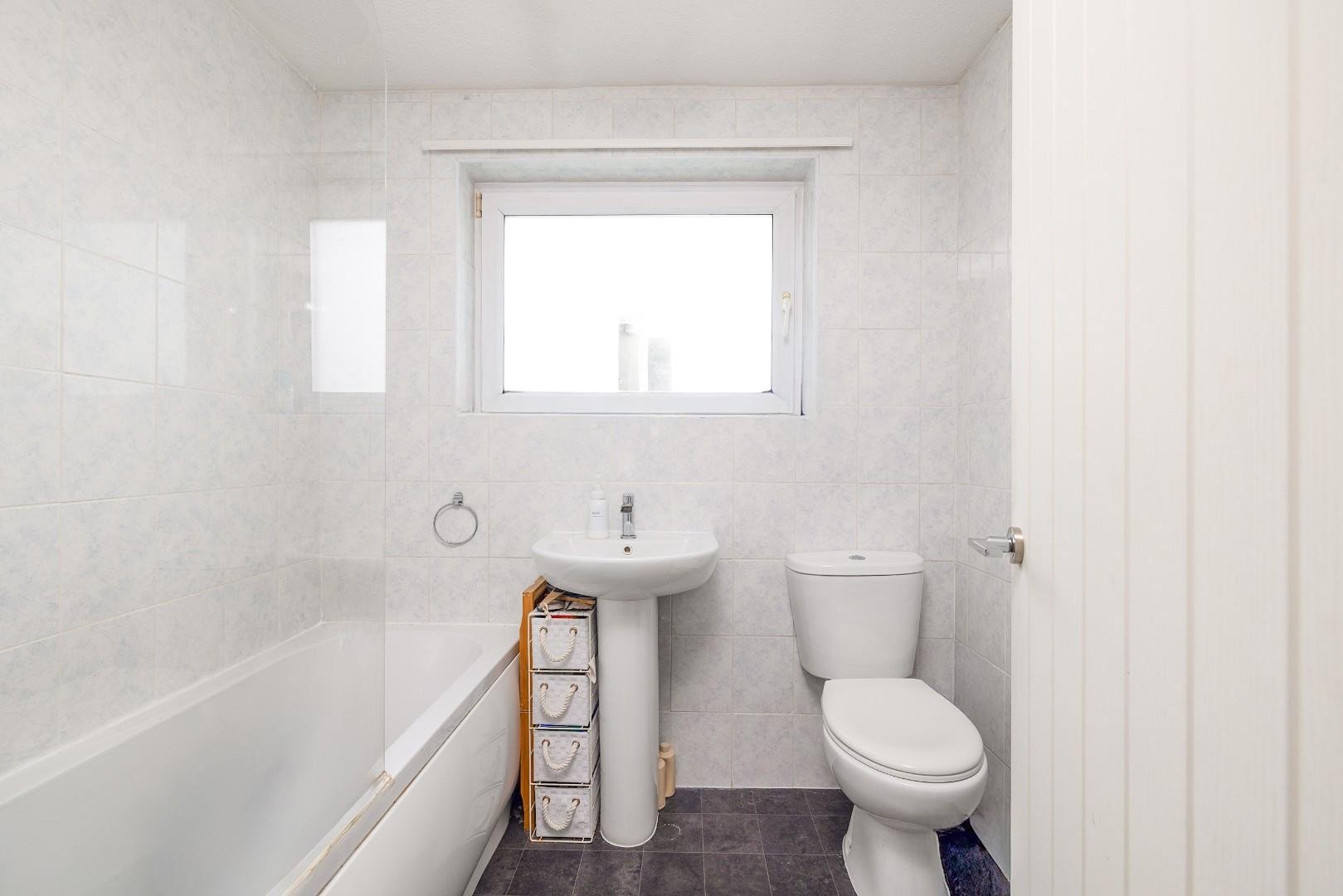 Willis road kingswood 34065445 014 a2409