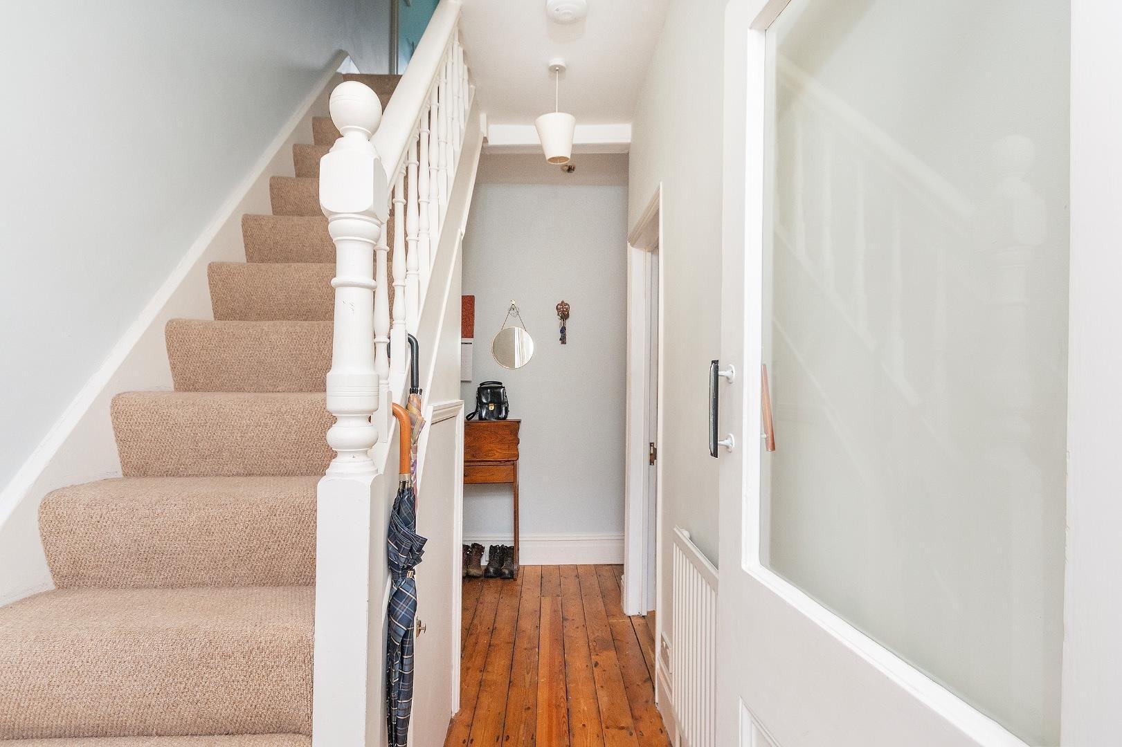 Woodcroft avenue whitehall 33594643 0 w6 awl hallway a