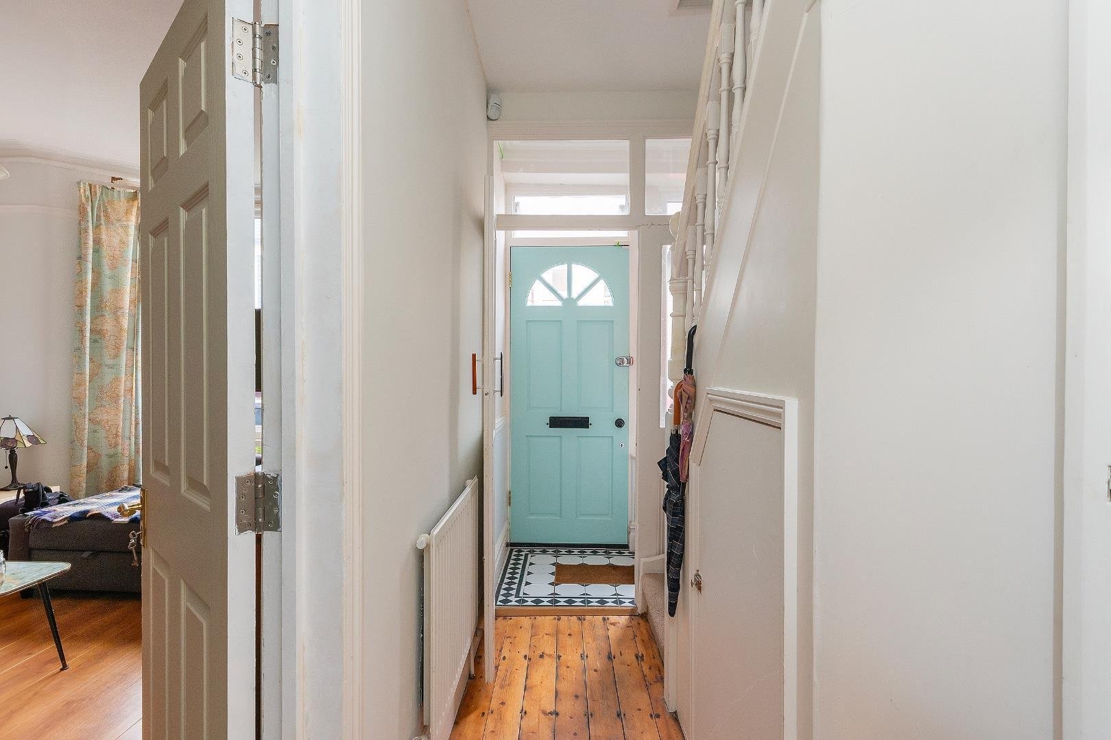 Woodcroft avenue whitehall 33594643 0 w6 awl hallway b
