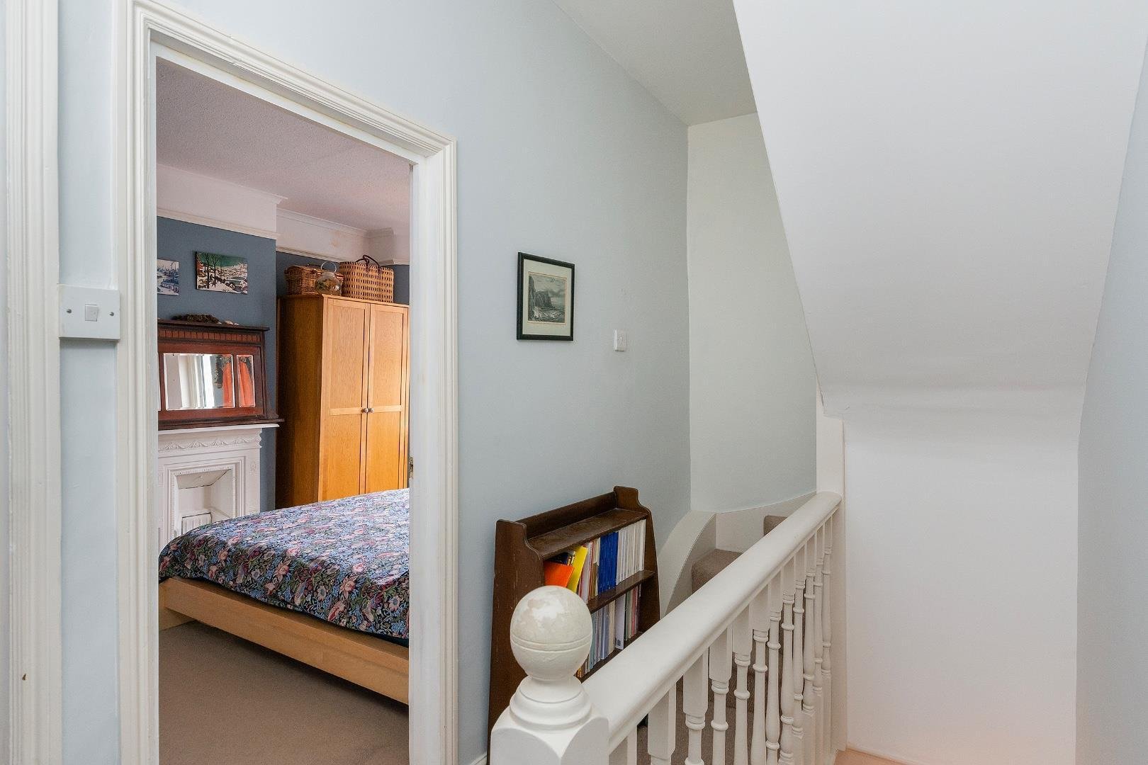 Woodcroft avenue whitehall 33594643 0 w6 awl landing a