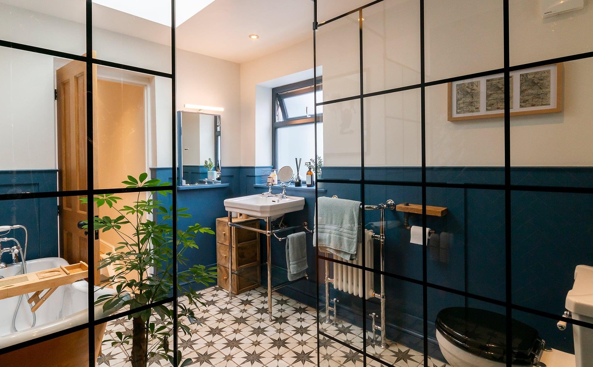 Interiors 0001 DAORELYLRAC74 Bathroom A 1